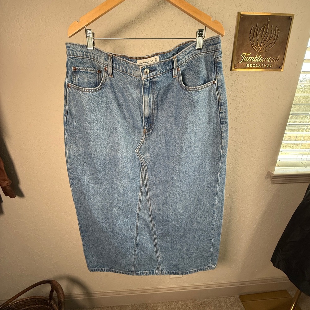 Abercrombie & Fitch High Rise Denim Midi Skirt Medium Wash Blue Size‎ 33 16P